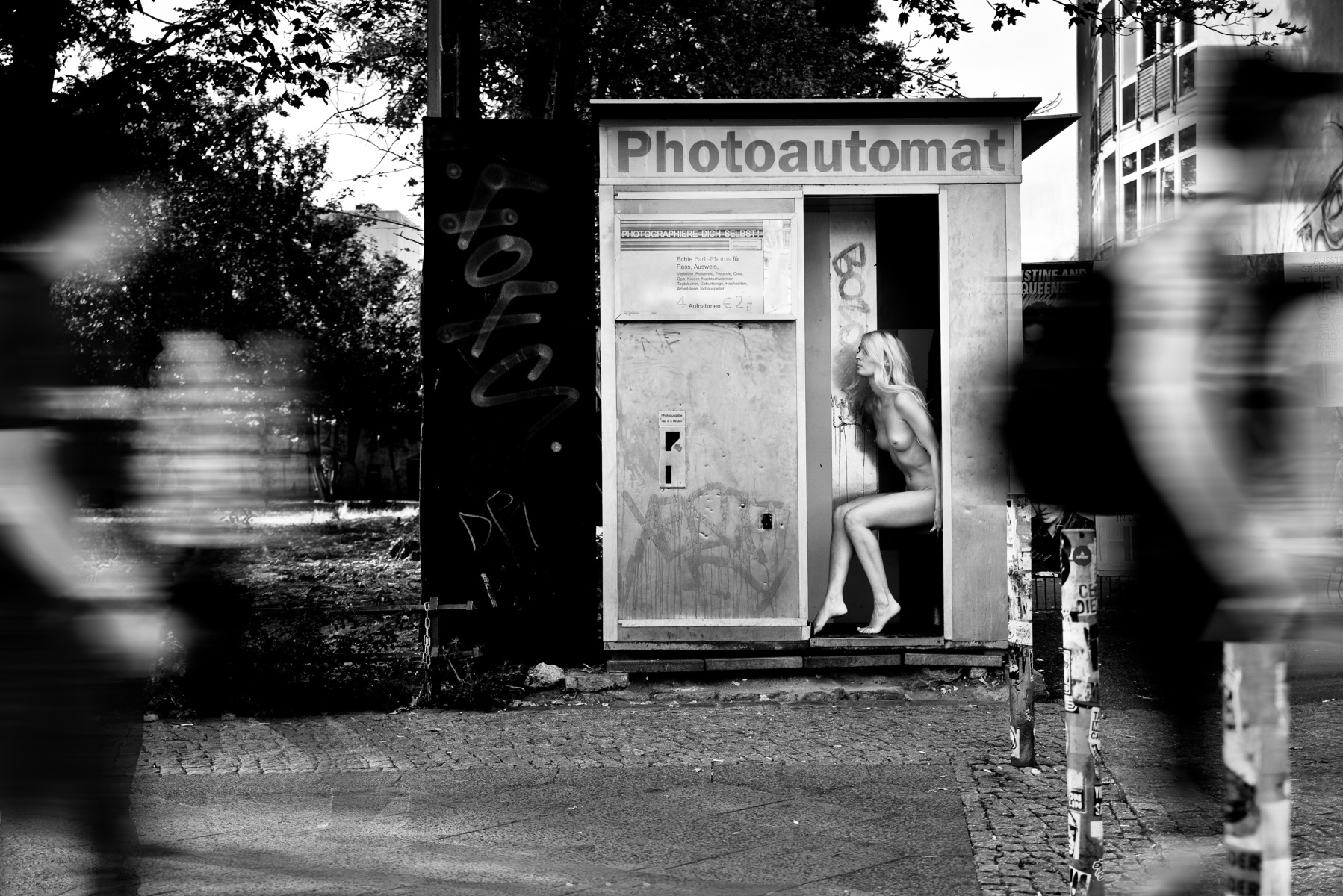 Nude in Public Aktfoto in der Öffentlichkeit Berlin
