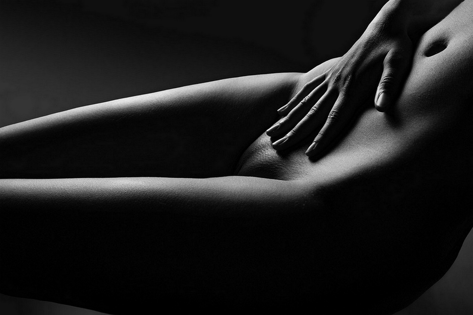 Erotische Körperlandschaften Fotoshooting Erotikfoto schwarzweiß