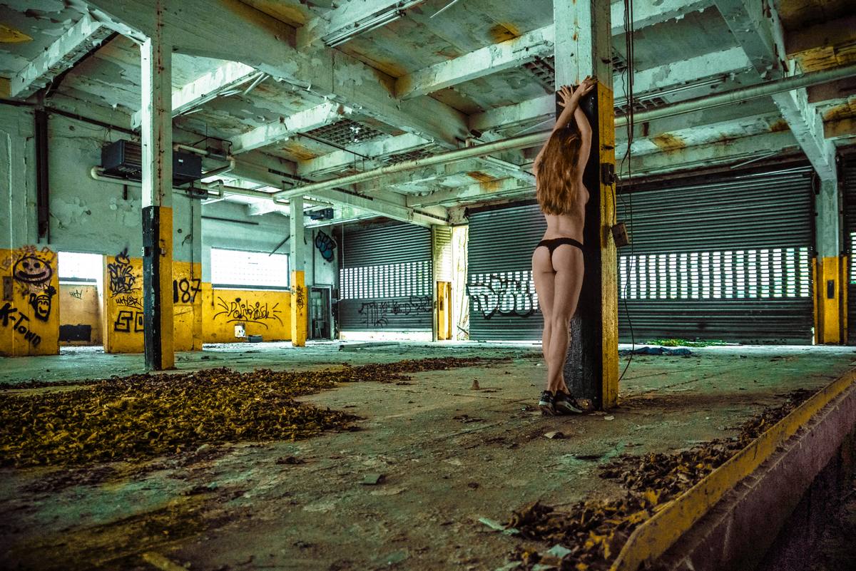 Lost Place Fotoshooting - Abandoned - verlassene Orte im Ruhrgebiet und in Berlin - Aktfotos
