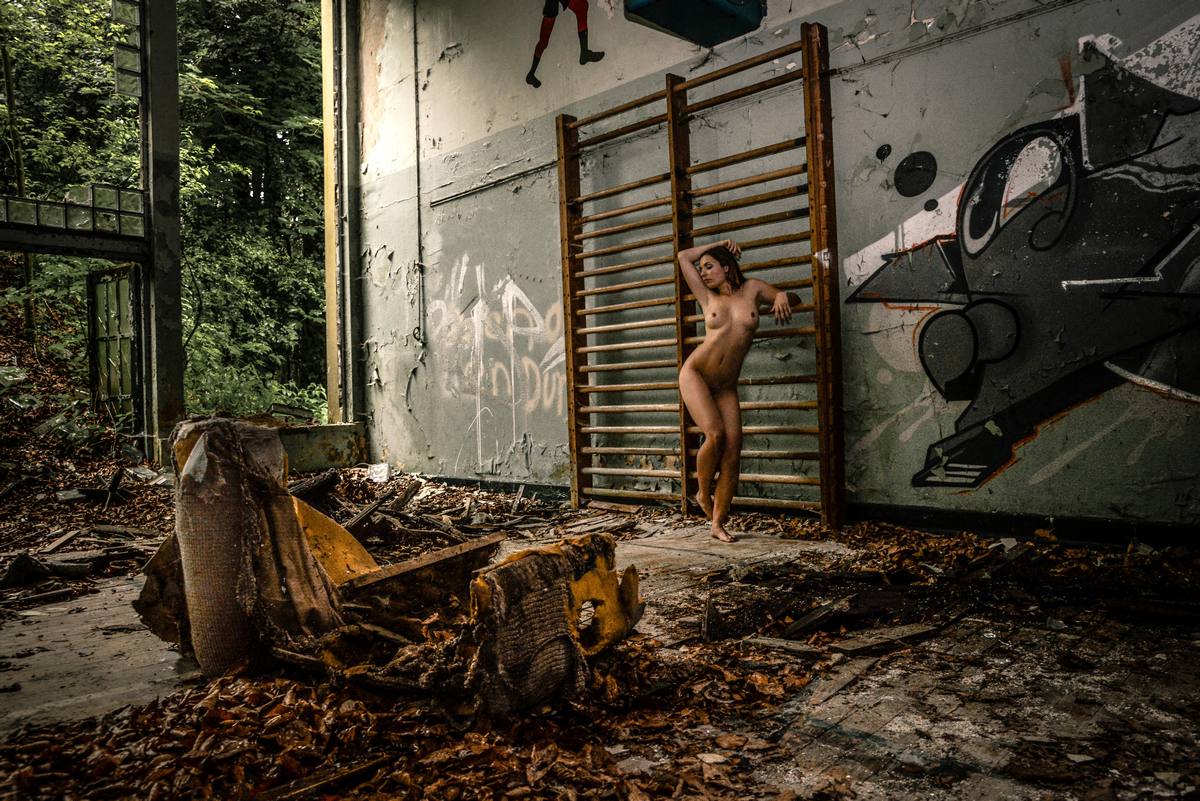 Lost Place Fotoshooting - Abandoned - verlassene Orte im Ruhrgebiet und in Berlin - Aktfotos