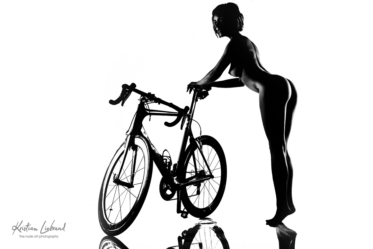 Aktfoto mit Fahrrad